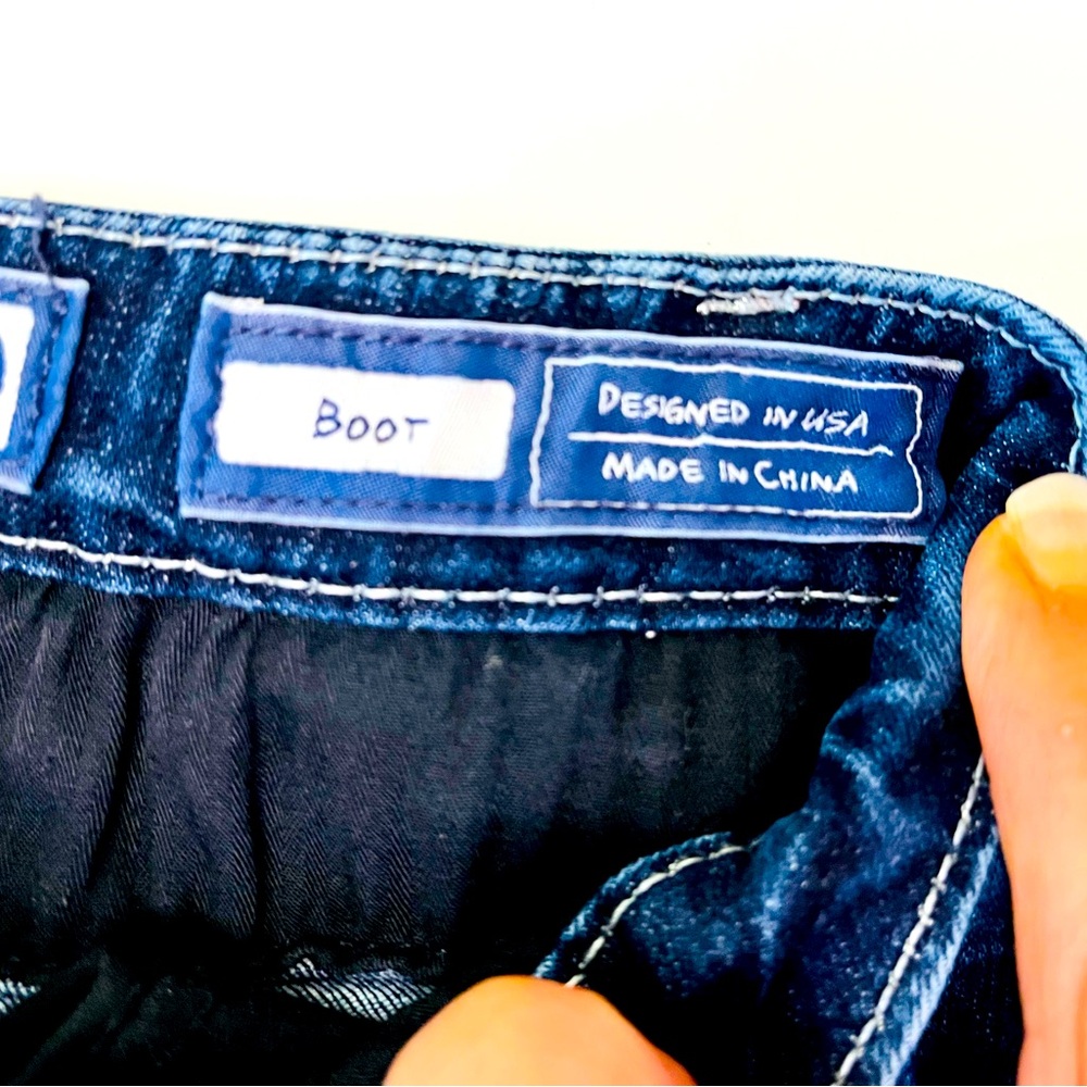 Women's Miss Me Size 30 Boot Cut Jeans inseam 34” in excellent shape like new - Picture 4 of 7